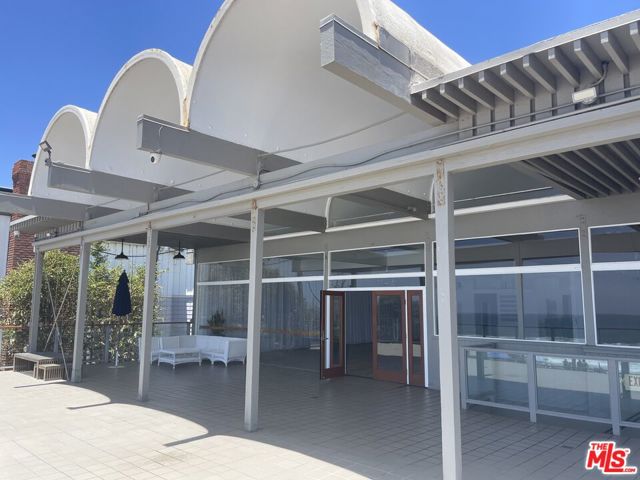 30612 Sicomoro Drive, Malibu CA: https://media.crmls.org/mediaz/42b681fb-8314-47ac-9d1c-90b362c60e63.jpg