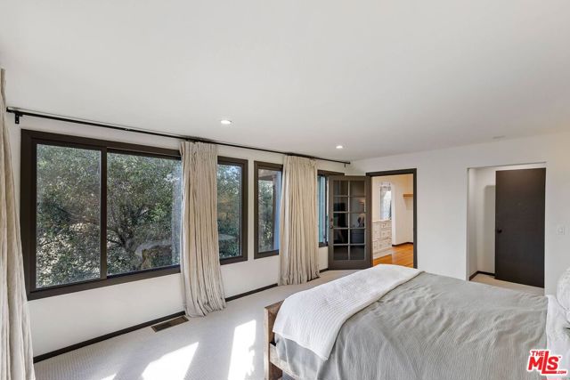 1551 Penny Road, Topanga CA: https://media.crmls.org/mediaz/42b70434-6291-49e8-aa5e-081ef6b8bf22.jpg