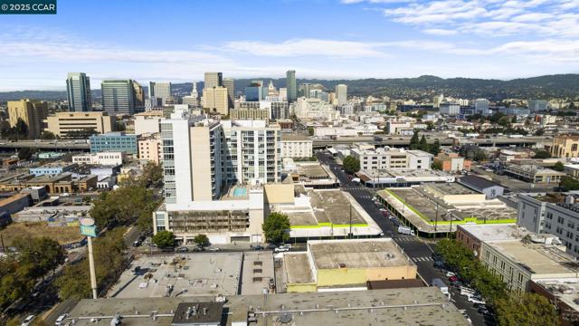 814 20th Street, Oakland CA: https://media.crmls.org/mediaz/42b71e0e-f48d-4435-833c-3cfbd0d692df.jpg