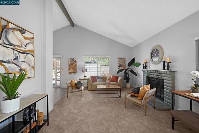 2140 Eastview Pl, Martinez CA: https://media.crmls.org/mediaz/42b72d11-b88c-4c6f-9753-654e2dc41559.jpg