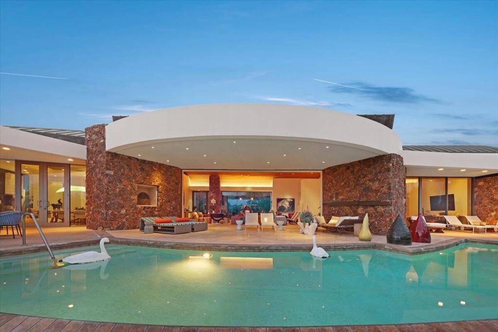 102 Waterford Circle