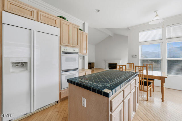 1251 Via Latina Drive, Camarillo CA: https://media.crmls.org/mediaz/42b80dfc-da96-46e6-a116-588d2fcdbb0a.jpg