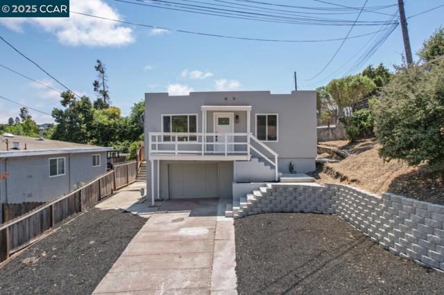 1923 Thompson Ln, El Sobrante CA: https://media.crmls.org/mediaz/42b815bb-d9a5-48c3-abc5-681b9d73c48d.jpg