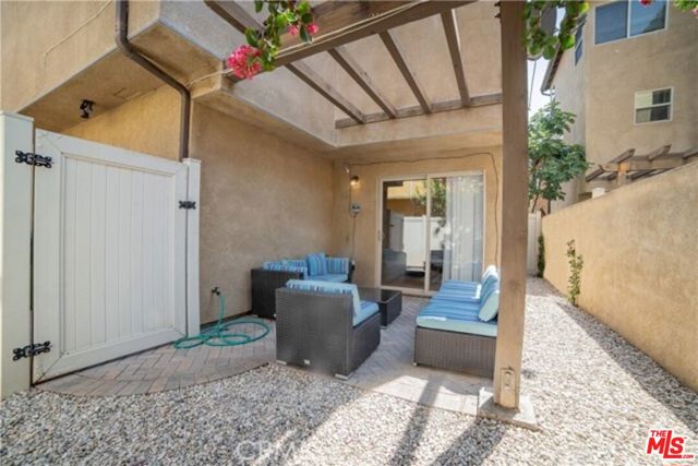 14554 Kittridge Street photo 8