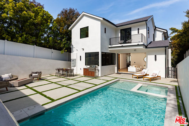 2565 Patricia Avenue, Los Angeles CA: https://media.crmls.org/mediaz/42b8d8f5-970a-4b08-8900-953c6efa5b07.jpg