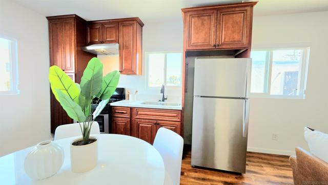 4233 39th ST, San Diego CA: https://media.crmls.org/mediaz/42b920a1-6bed-4a1c-92c7-851118fb08b3.jpg