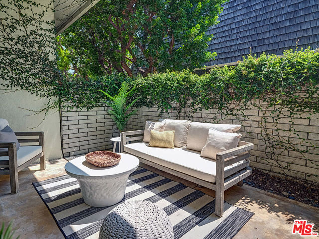 4776 La Villa Marina, Marina del Rey CA: https://media.crmls.org/mediaz/42b94e8d-3757-4f4d-802c-aa296654c87c.jpg