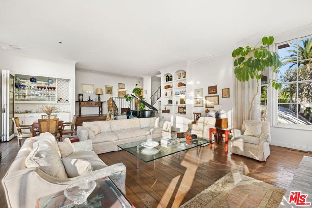 1114 Schuyler Road, Beverly Hills CA: https://media.crmls.org/mediaz/42b98ecc-ec0f-4c06-afc2-44b3c7e0f45b.jpg