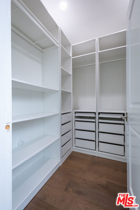 24042 Killion Street, Woodland Hills CA: https://media.crmls.org/mediaz/42b998d8-2e67-4db9-8a9b-76c9e652294b.jpg