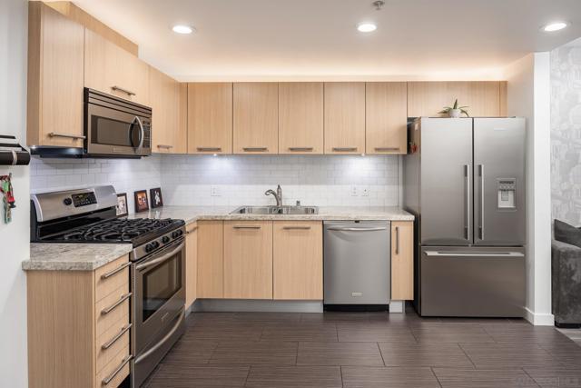 1431 Pacific Hwy, San Diego CA: https://media.crmls.org/mediaz/42ba4606-6037-4f63-a3ba-83ba871ce3c2.jpg