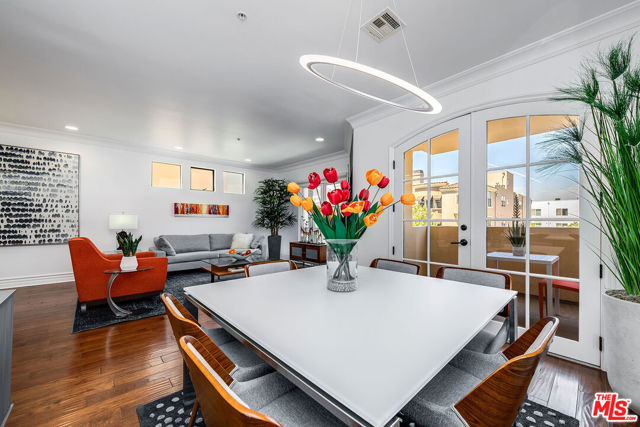 12026 Hoffman Street, Studio City CA: https://media.crmls.org/mediaz/42ba77ae-88d2-4d57-9d72-b69604bb2693.jpg