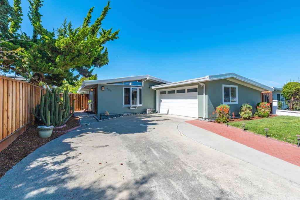 785 Lakechime Drive