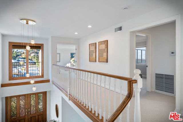 23255 W Paloma Blanca Drive, Malibu CA: https://media.crmls.org/mediaz/42bbcb1a-b030-4d4d-8399-43a854802907.jpg