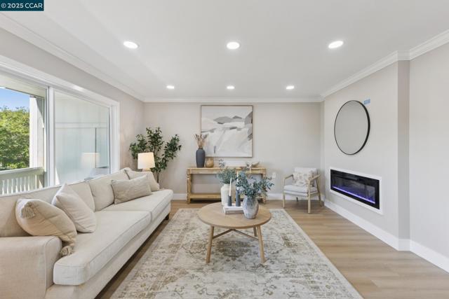 2101 Golden Rain, Walnut Creek CA: https://media.crmls.org/mediaz/42bbe980-9c93-4a57-bc46-8f6c7b6f2cf7.jpg