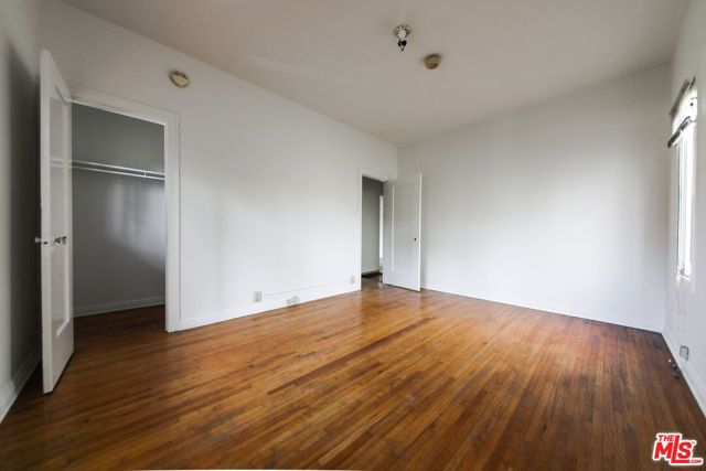 224 S Gale Drive, Beverly Hills CA: https://media.crmls.org/mediaz/42bcea3b-143d-4a9f-8f67-05a10eff2181.jpg