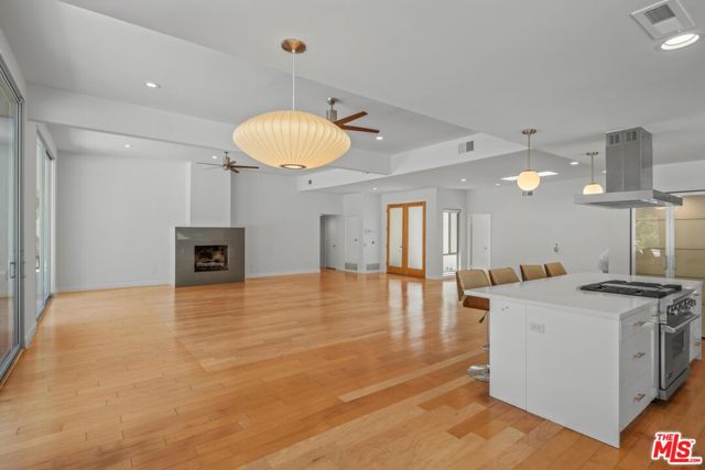 4207 Michelangelo Avenue, Woodland Hills CA: https://media.crmls.org/mediaz/42bd2188-7c54-4566-815b-d6a1089c57da.jpg