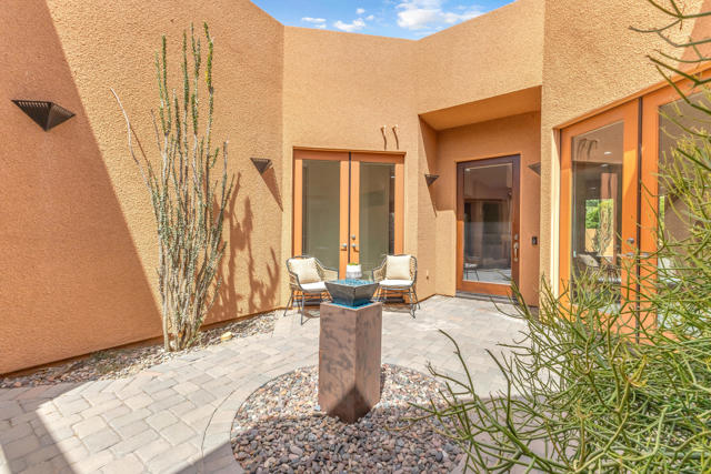 50050 Camino Privado, La Quinta CA: https://media.crmls.org/mediaz/42bddae8-98f3-46a7-a075-451b0787bbdf.jpg