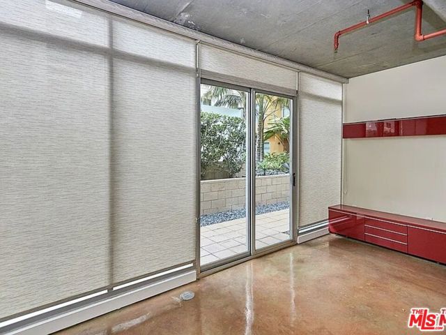 645 W 9th Street, Los Angeles CA: https://media.crmls.org/mediaz/42be427a-1edf-4265-a59a-23c99971ffd6.jpg