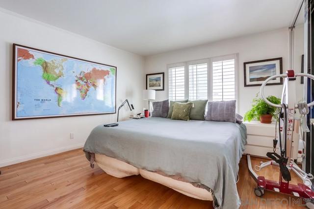 7560 Eads Ave, La Jolla CA: https://media.crmls.org/mediaz/42be5245-a8e1-4cf3-b9c4-80bbec94d4f7.jpg