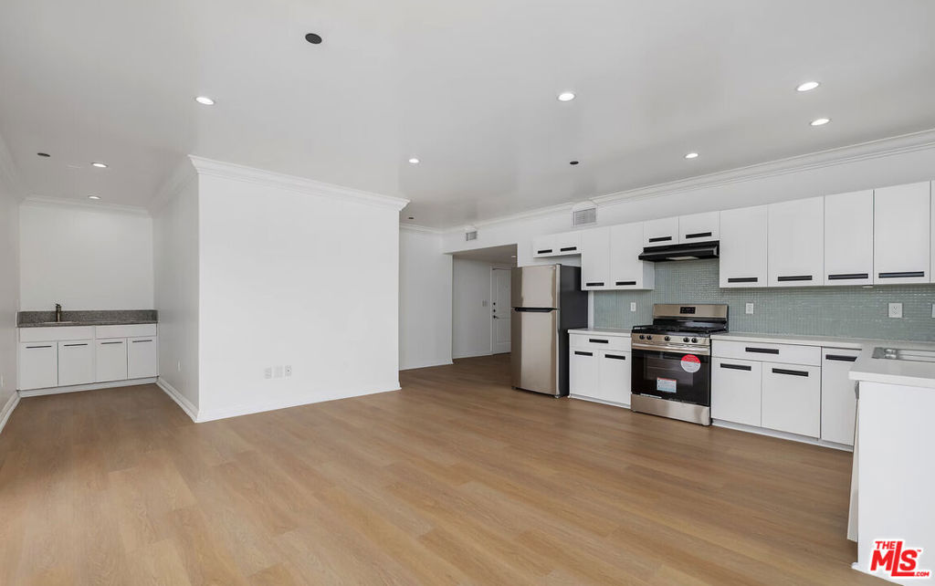 930 S Robertson Boulevard #504