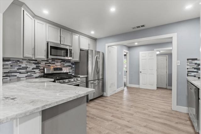 3803 22nd Avenue, Sacramento CA: https://media.crmls.org/mediaz/42bf5906-3432-4c13-889f-0f4d547fb228.jpg