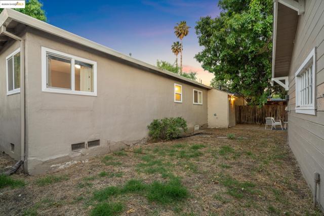 2670 Crescent Dr, Concord CA: https://media.crmls.org/mediaz/42c08f46-14e5-48cb-b534-642eba042437.jpg