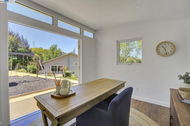 382 Castello Rd, Lafayette CA: https://media.crmls.org/mediaz/42c09887-fd49-4550-a5b4-f0afeefbf0d3.jpg