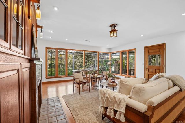 Detail Gallery Image 8 of 61 For 9110 Brier Rd, La Mesa,  CA 91942 - 4 Beds | 4 Baths