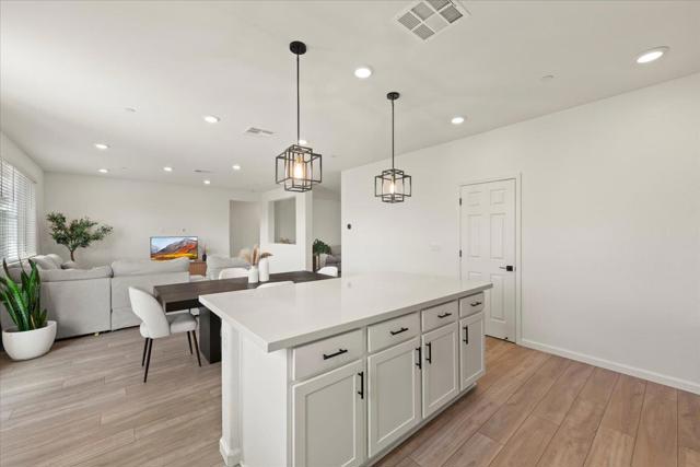 829 Crow Creek Circle, Galt CA: https://media.crmls.org/mediaz/42c15aae-6115-4232-9b56-b237d627185b.jpg