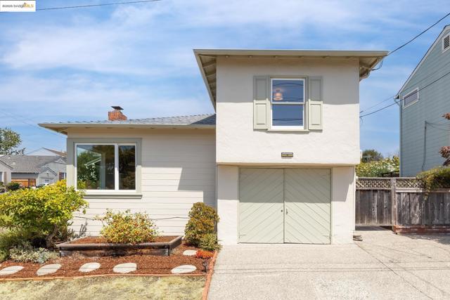 1420 Catherine Dr, Berkeley CA: https://media.crmls.org/mediaz/42c1602f-eeb7-48a0-97af-cbfcc5c733e2.jpg