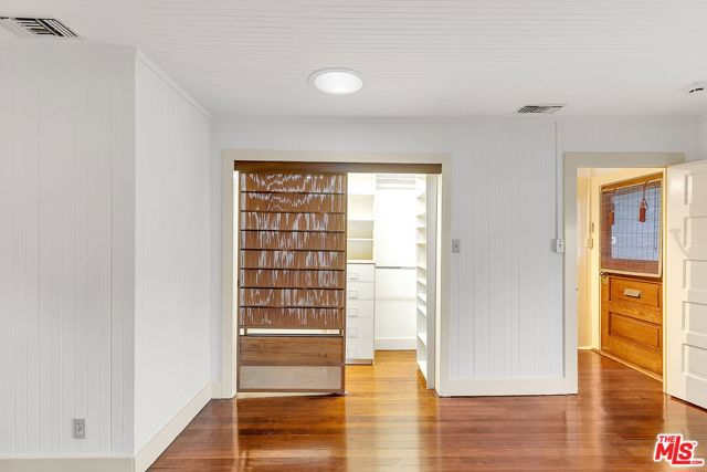 2636 5th Street, Santa Monica CA: https://media.crmls.org/mediaz/42c1d451-f107-442c-8a30-a12abfd65bb1.jpg
