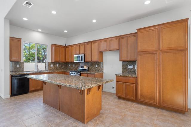 Detail Gallery Image 18 of 55 For 106 Chesapeake Ct, San Marcos,  CA 92069 - 4 Beds | 3 Baths