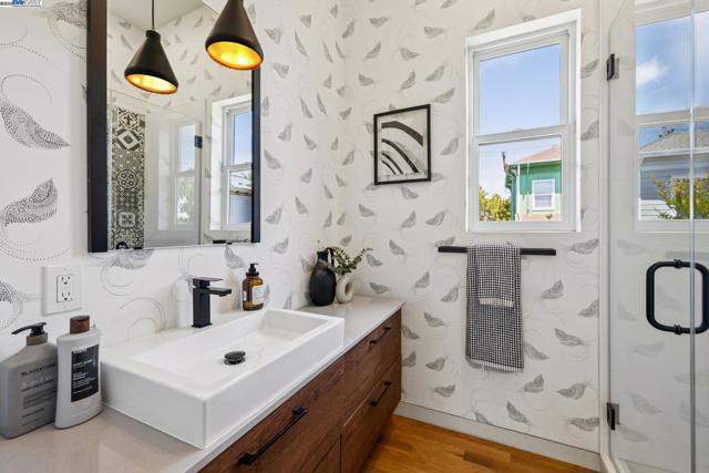 730 HENRY STREET, Oakland CA: https://media.crmls.org/mediaz/42c27262-7ef1-4e63-aeca-dd6ae1c1caf9.jpg