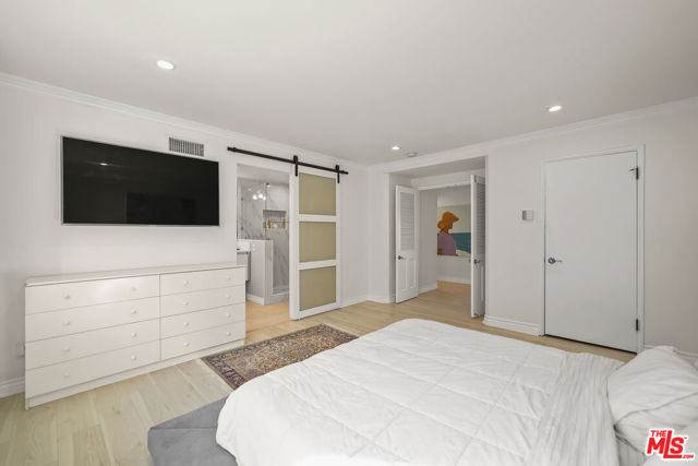 4729 Monarca Drive, Tarzana CA: https://media.crmls.org/mediaz/42c37342-ee13-441d-8c21-e1c4e81949c7.jpg