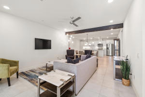 211 The, Palm Springs CA: https://media.crmls.org/mediaz/42c48485-a4cf-46f9-86d7-8afa1c35f42c.jpg