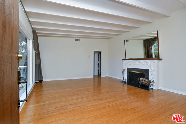 3682 Berry Drive, Studio City CA: https://media.crmls.org/mediaz/42c485e7-33e2-43c8-90d1-504c699ca403.jpg