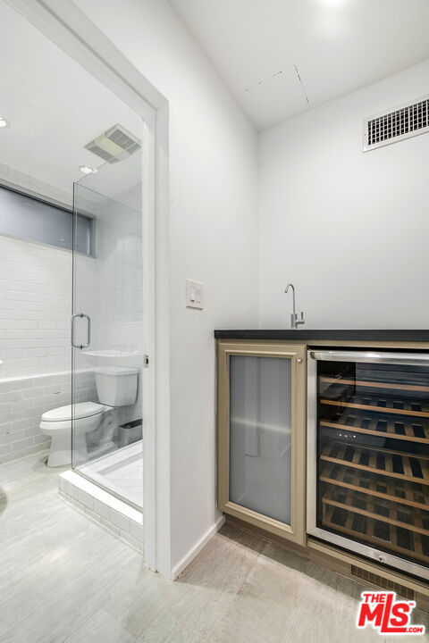 1331 CORDELL Place, Los Angeles CA: https://media.crmls.org/mediaz/42c53275-0203-47ac-a9b5-f25fe072f16c.jpg