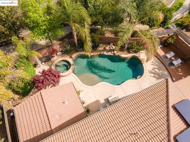 719 Monte Verde Ln, Brentwood CA: https://media.crmls.org/mediaz/42c536b4-f2ae-455d-ac78-cae3881afcee.jpg