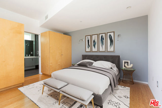 3907 De Longpre Avenue, Los Angeles CA: https://media.crmls.org/mediaz/42c5505e-f5d0-4d89-860a-c3486225cf65.jpg