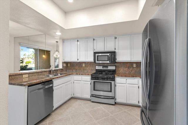 55566 Southern, La Quinta CA: https://media.crmls.org/mediaz/42c5648a-3500-4ab2-b50b-c6efefe3cb8d.jpg