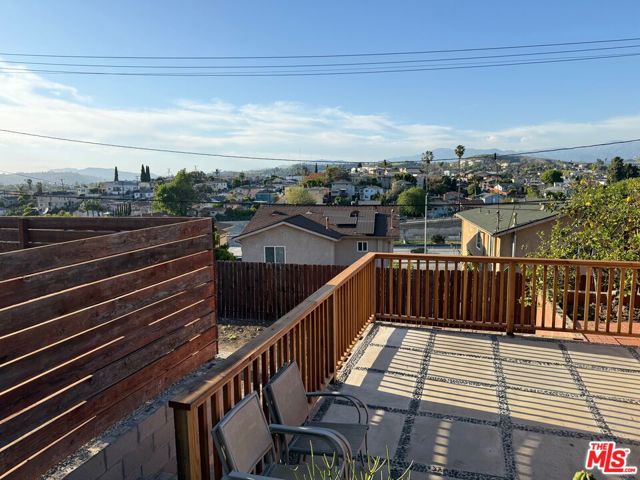 3741 Woolwine Drive, Los Angeles CA: https://media.crmls.org/mediaz/42c57b26-4145-40d2-bd1c-b108fd507c79.jpg