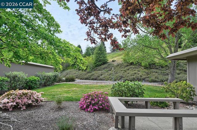 1301 Leisure Ln, Walnut Creek CA: https://media.crmls.org/mediaz/42c5da5b-a57a-4371-9670-5bbc0c5a39fd.jpg