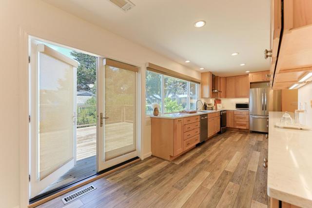 9355 Holly Oak Way, Salinas CA: https://media.crmls.org/mediaz/42c5e504-985d-4ba9-aabd-6024e7094973.jpg