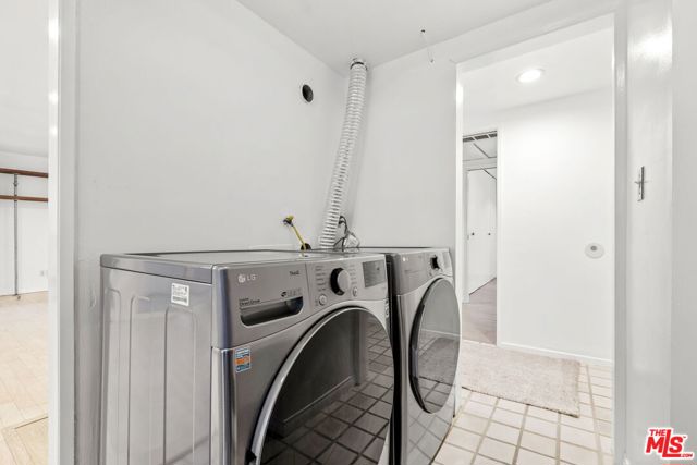 1807 Camden Avenue, Los Angeles CA: https://media.crmls.org/mediaz/42c6490a-4756-420a-9405-c57274b206d1.jpg