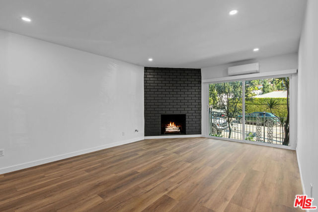 2447 N Beachwood Drive, Los Angeles CA: https://media.crmls.org/mediaz/42c6615b-80fa-4a2b-8885-8eb726f9bcfd.jpg