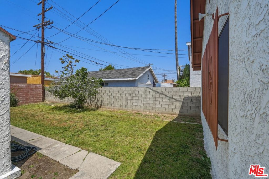 https://media.crmls.org/mediaz/42c6b175-60bb-4f52-8c29-311d5366b10a.jpg?preset=X-Large