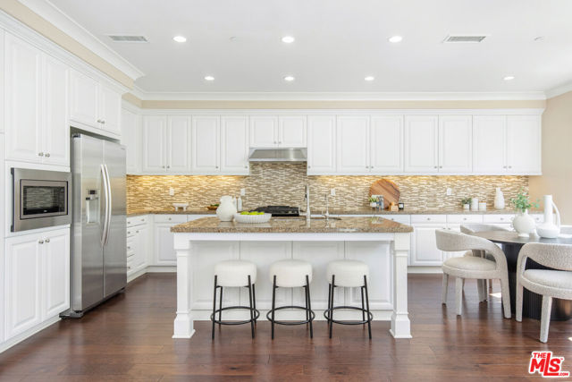 66 Rembrandt, Irvine CA: https://media.crmls.org/mediaz/42c6cf90-5834-43fb-9f0f-a52f9ee1fa8c.jpg