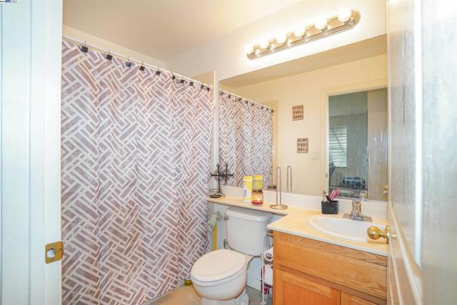 5018 Southport Ct, Antioch CA: https://media.crmls.org/mediaz/42c75e8b-6e6e-4484-a321-a939fdb85d7c.jpg