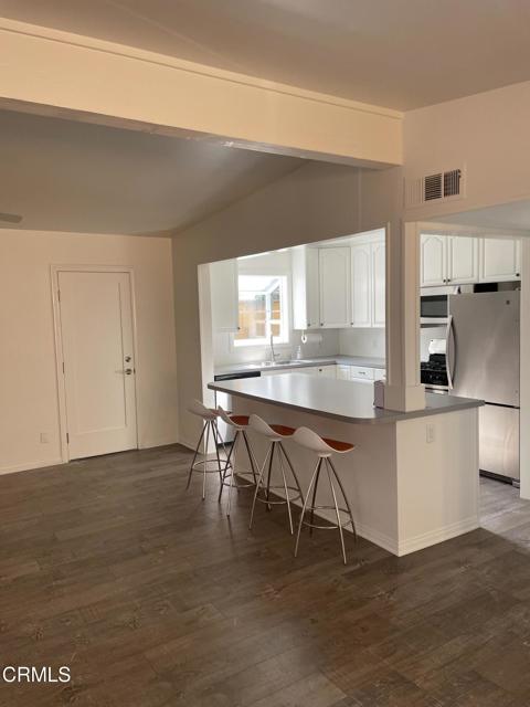 Detail Gallery Image 3 of 11 For 1144 Cornwall Ln, Ventura,  CA 93001 - 2 Beds | 2 Baths