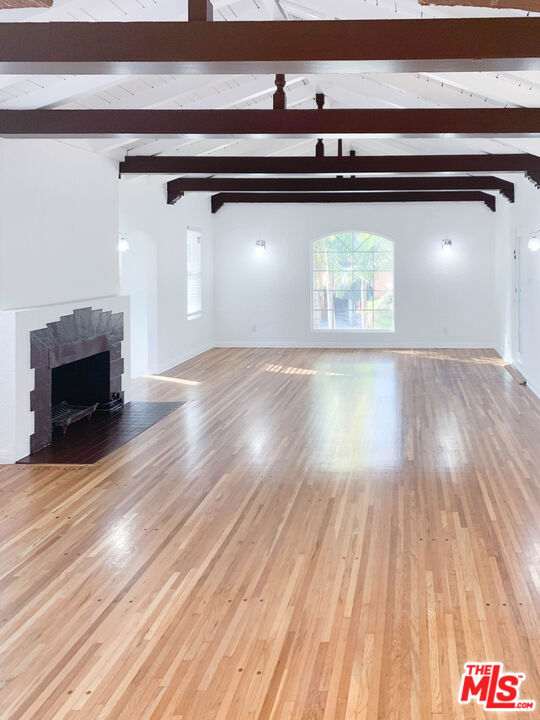 120 N Orange Drive, Los Angeles CA: https://media.crmls.org/mediaz/42c79ef8-20c6-4044-8a4c-373c6e670cef.jpg